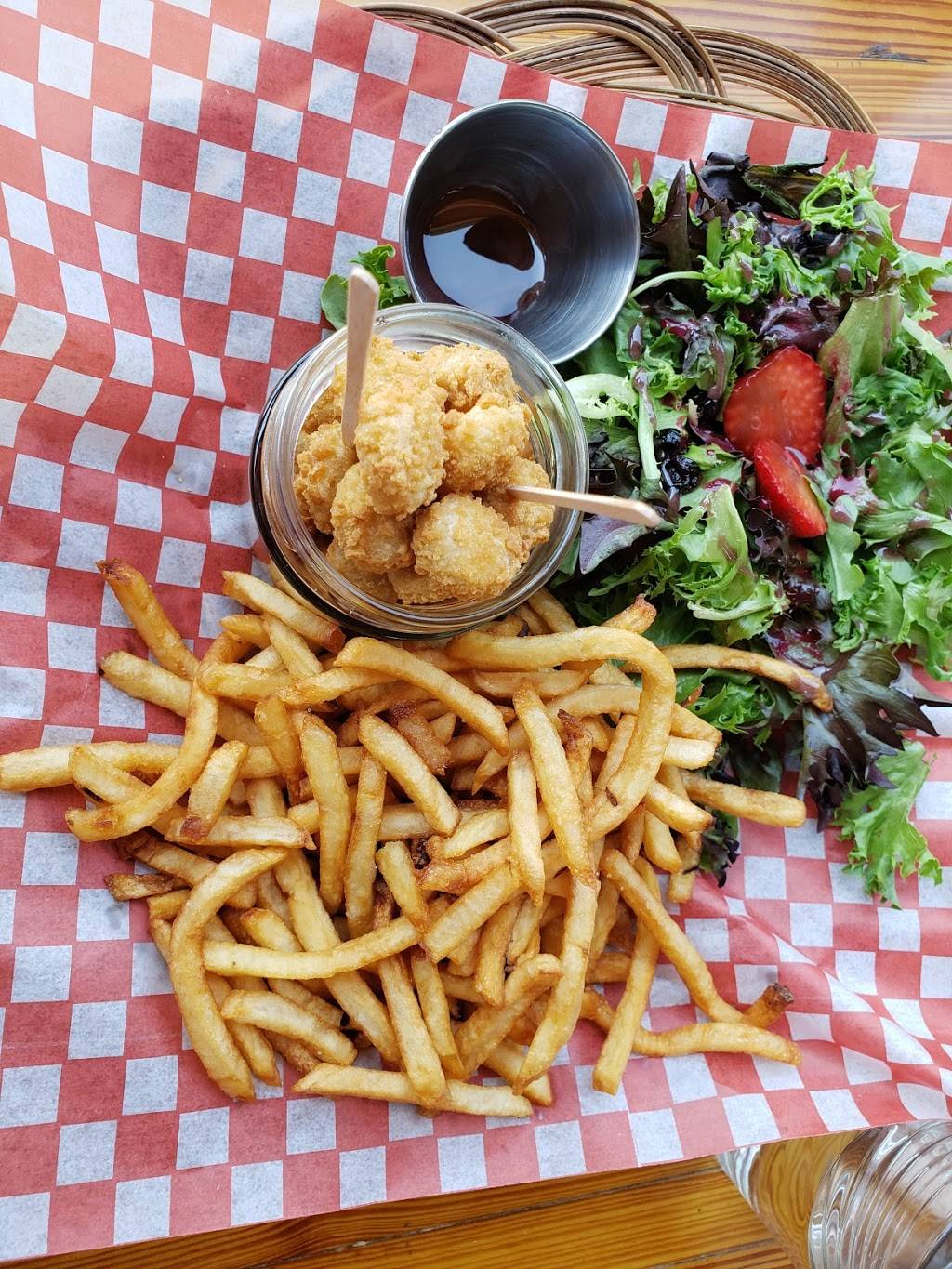 La Monnaguette | restaurant | 1225 Chemin Royal, Saint-Pierre, QC G0A 4E0, Canada | 4188282525 OR +1 418-828-2525