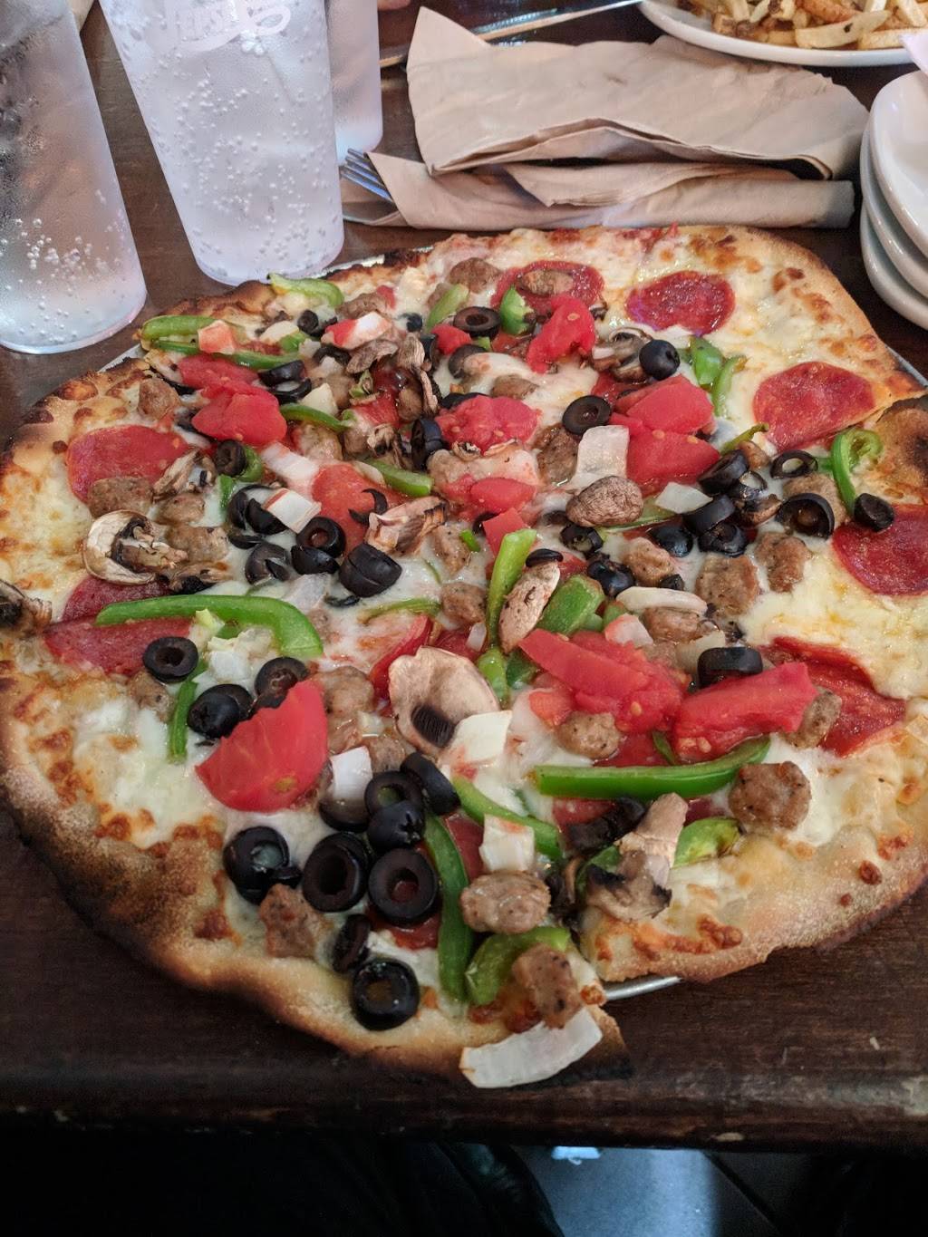 The Goose Burgers & Beer | restaurant | 816 18th St, Bakersfield, CA 93301, USA | 6616311242 OR +1 661-631-1242