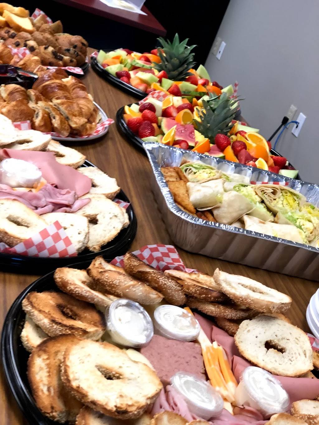 Cafe-teria Europa | restaurant | Tour A, 1600 Boul Saint-Martin Est, Laval, QC H7G 4R8, Canada | 4506676111 OR +1 450-667-6111