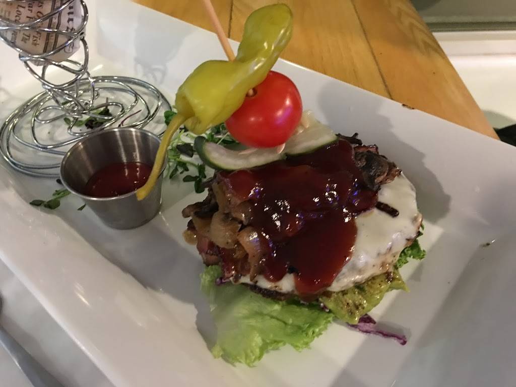 Kokomo’s Restaurant & Beach Bar | restaurant | 88 Hartford Ave Ext, Old Lyme, CT 06371, USA | 8603906403 OR +1 860-390-6403