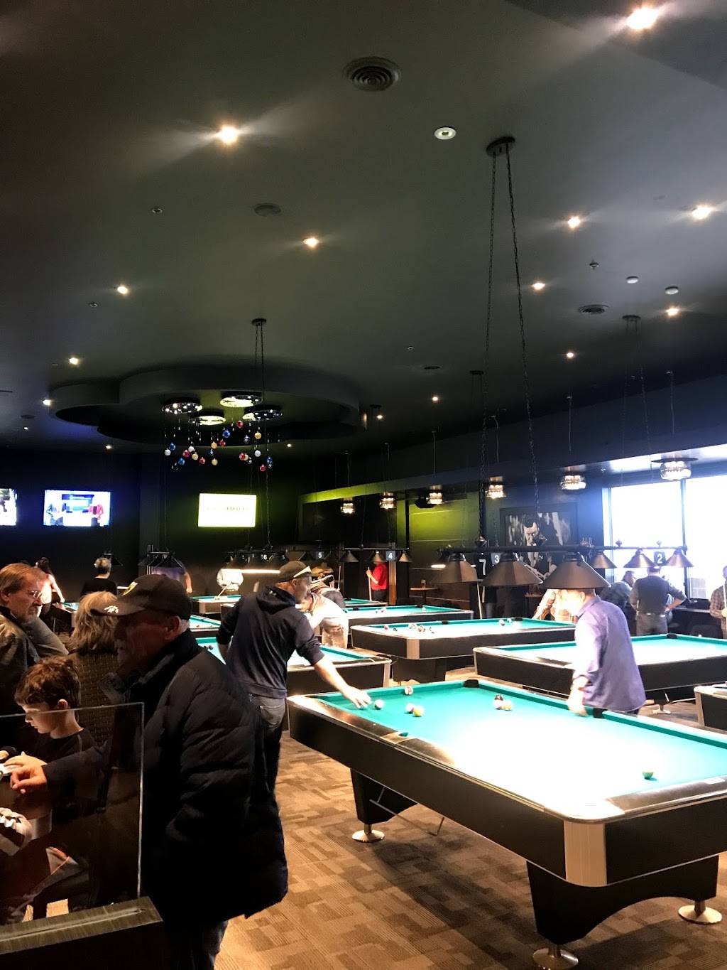 Chicago Pub & Billards | restaurant | 1 Hespeler Rd, Cambridge, ON N1R 8L4, Canada | 5196212222 OR +1 519-621-2222