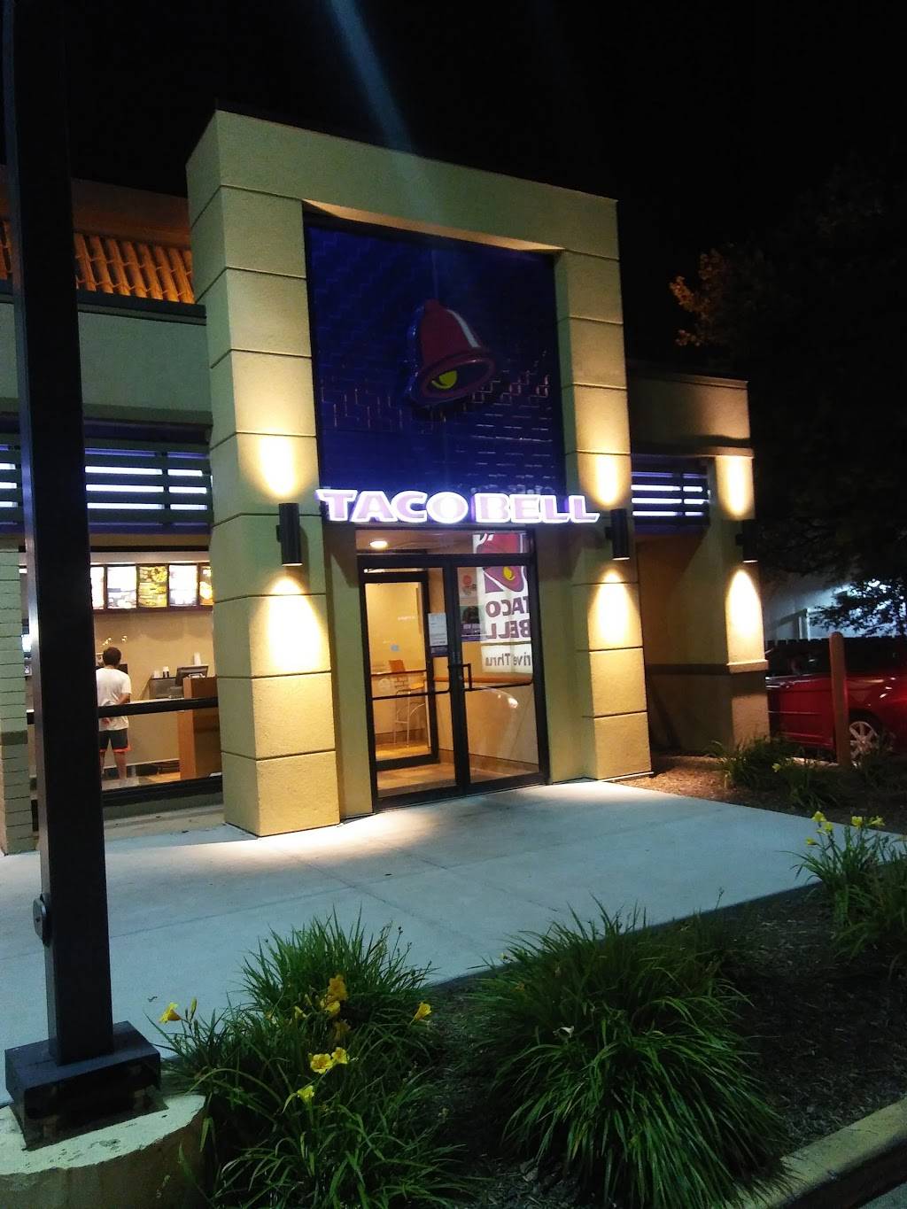 Taco Bell | meal takeaway | 510 Dunham Rd, St. Charles, IL 60174, USA | 6305131740 OR +1 630-513-1740