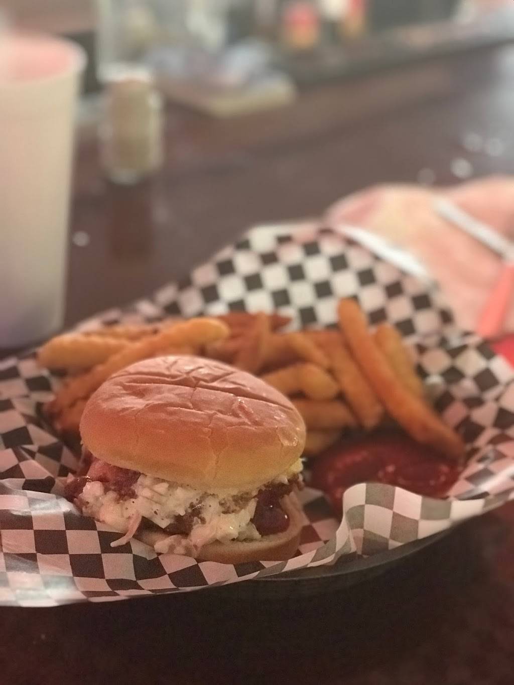 Sashas On The Lake | restaurant | 7774 Hudson Chapel Rd, Catawba, NC 28609, USA | 8282411385 OR +1 828-241-1385