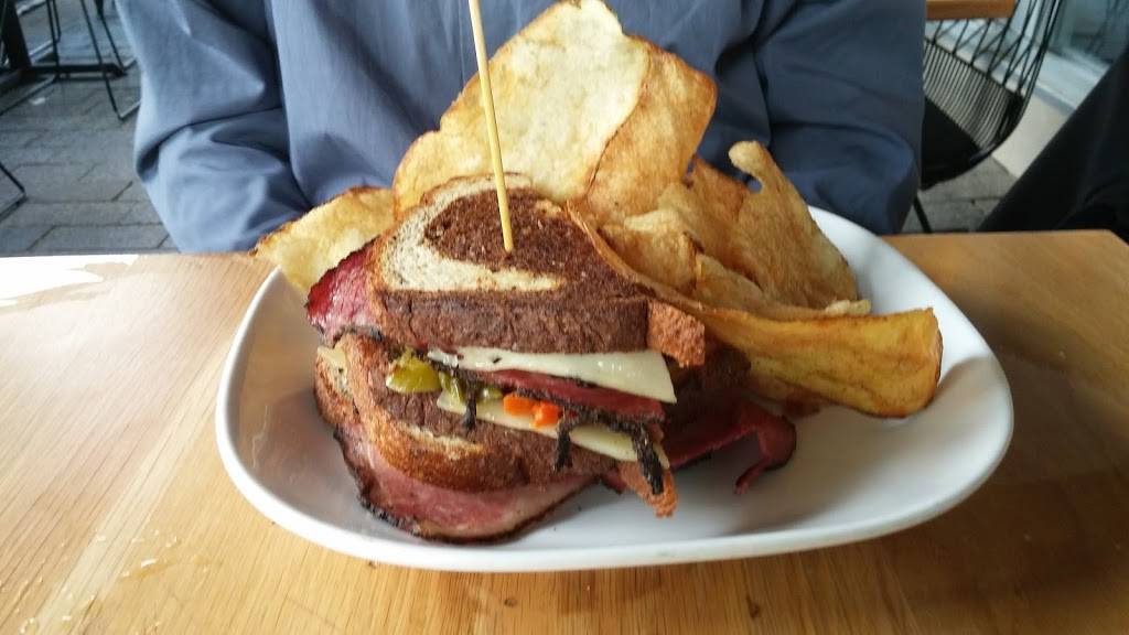 Tstreet Roadhouse | restaurant | 445 S Teller St, Lakewood, CO 80226, USA | 3039365179 OR +1 303-936-5179