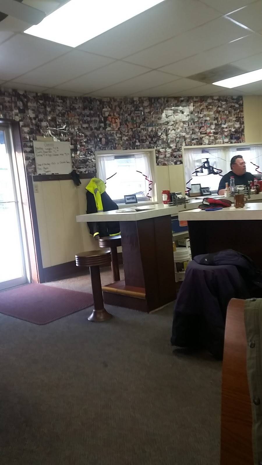 The Snack Shop | restaurant | 949 Brooks St, Beloit, WI 53511, USA | 6083130044 OR +1 608-313-0044