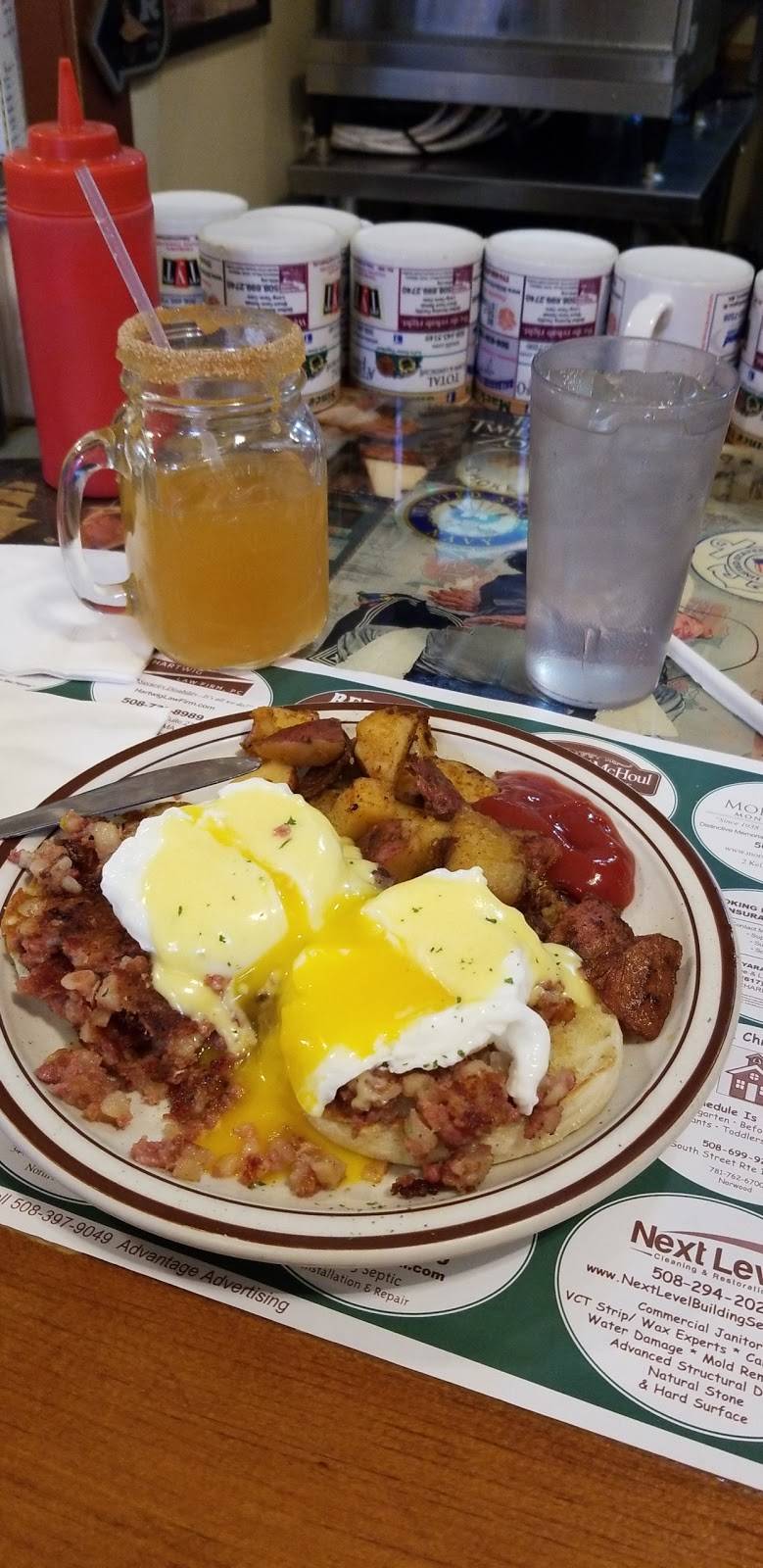 Mackies Restaurant & Country Store | restaurant | 49 N Washington St, North Attleborough, MA 02760, USA | 5086434141 OR +1 508-643-4141