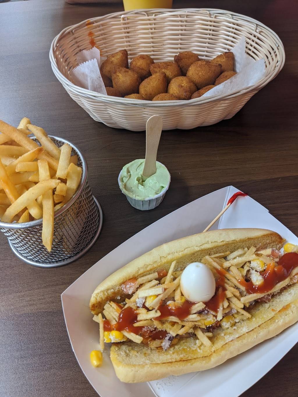 Kings Point Ice Cream and Burger | restaurant | 7231 International Dr #J, Orlando, FL 32819, USA | 4078689079 OR +1 407-868-9079