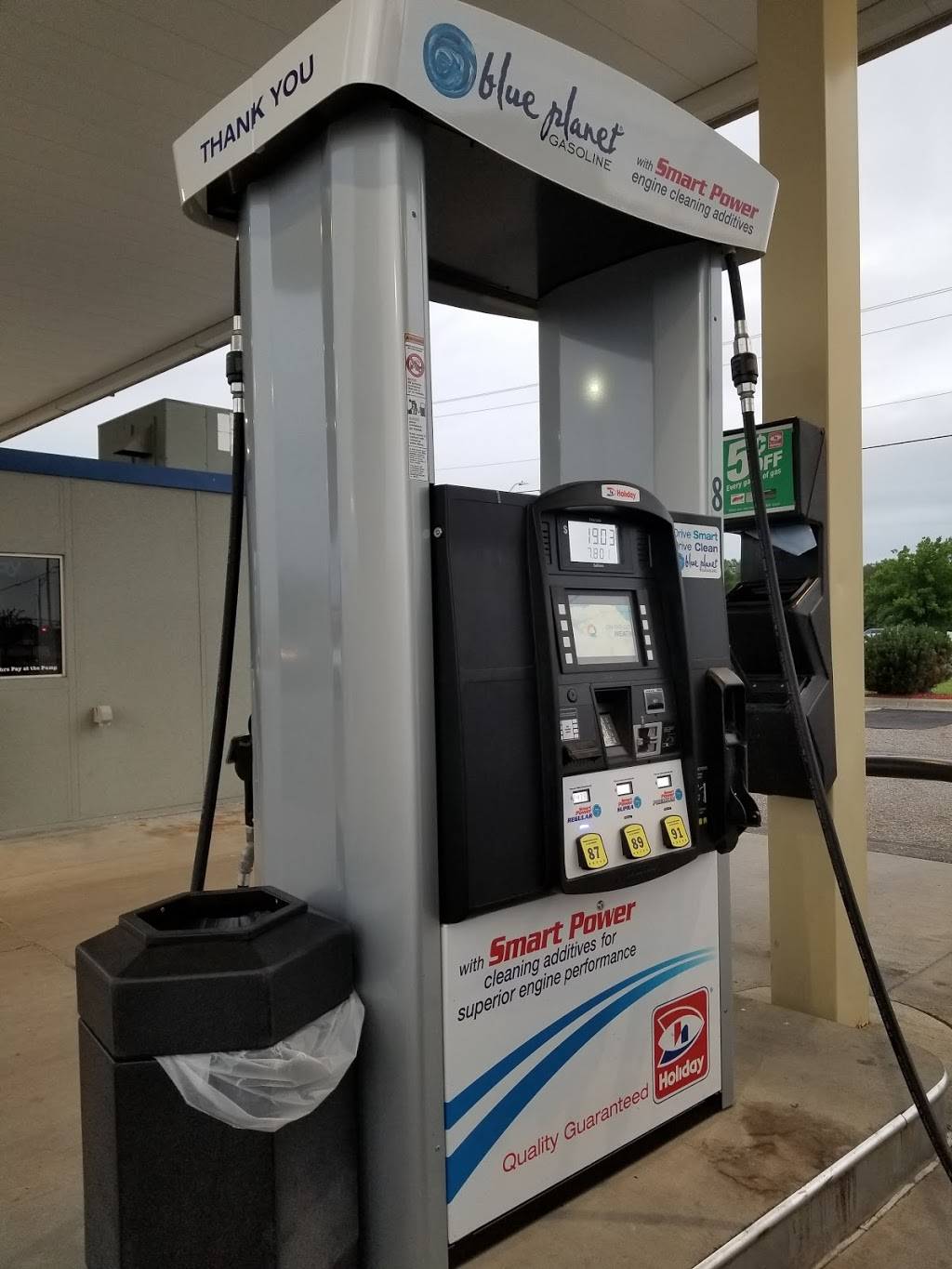 Holiday Stationstores | cafe | 2195 1st St S, Willmar, MN 56201, USA | 3202350687 OR +1 320-235-0687