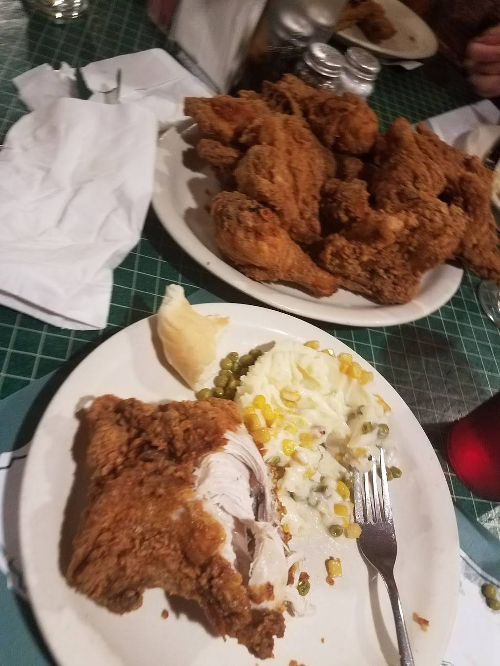 Log Inn | restaurant | 12491 County Rd 200 E, Haubstadt, IN 47639, USA | 8128673216 OR +1 812-867-3216