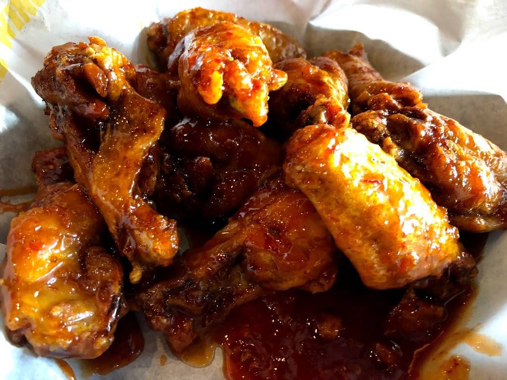 Buffalo Wild Wings | restaurant | 1018 Willow Rd, Northbrook, IL 60062, USA | 8475620333 OR +1 847-562-0333