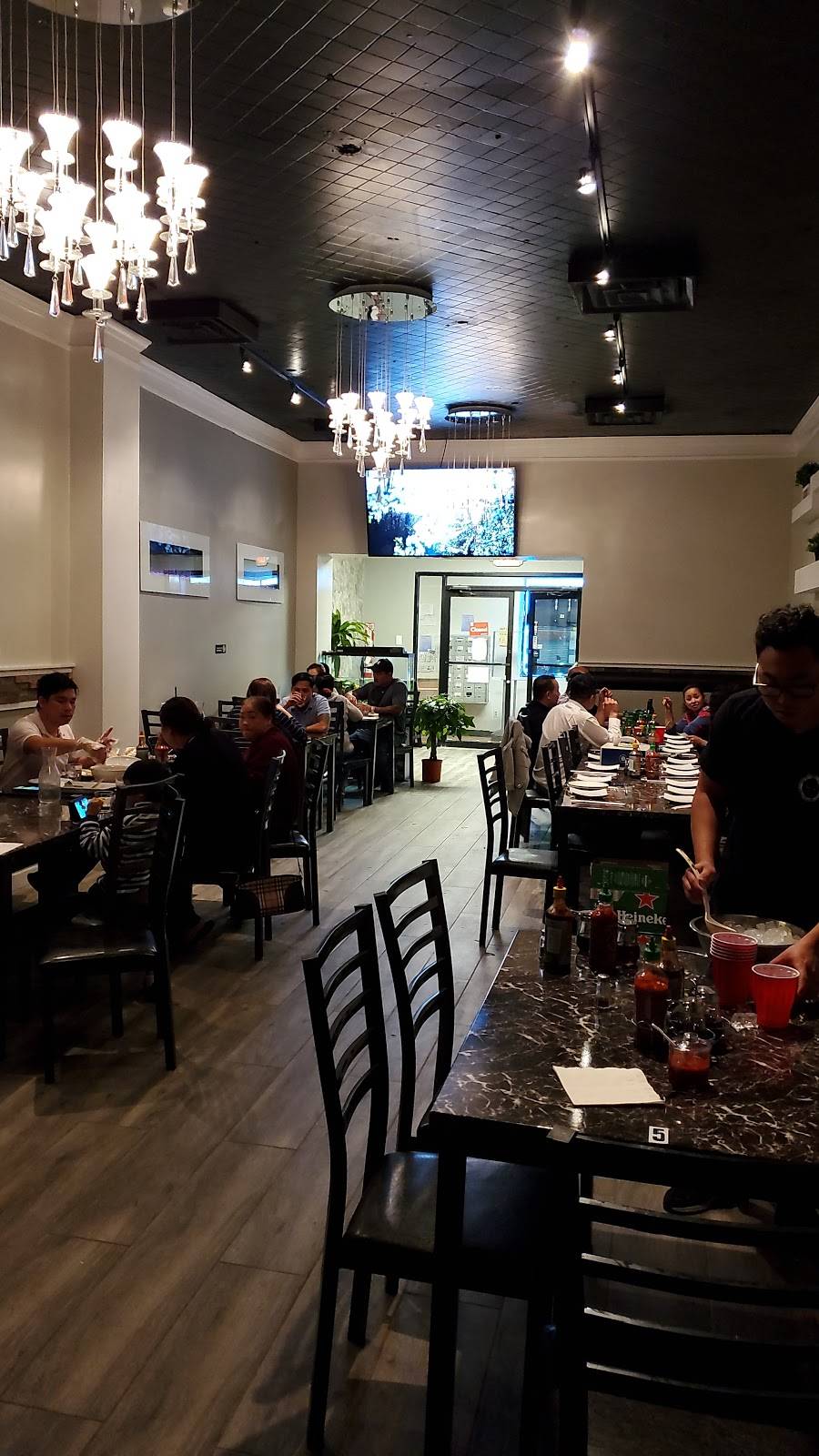 The Boiling Crawfish & Seafood | restaurant | 1110 Washington Ave #2b, Philadelphia, PA 19147, USA | 2676872124 OR +1 267-687-2124