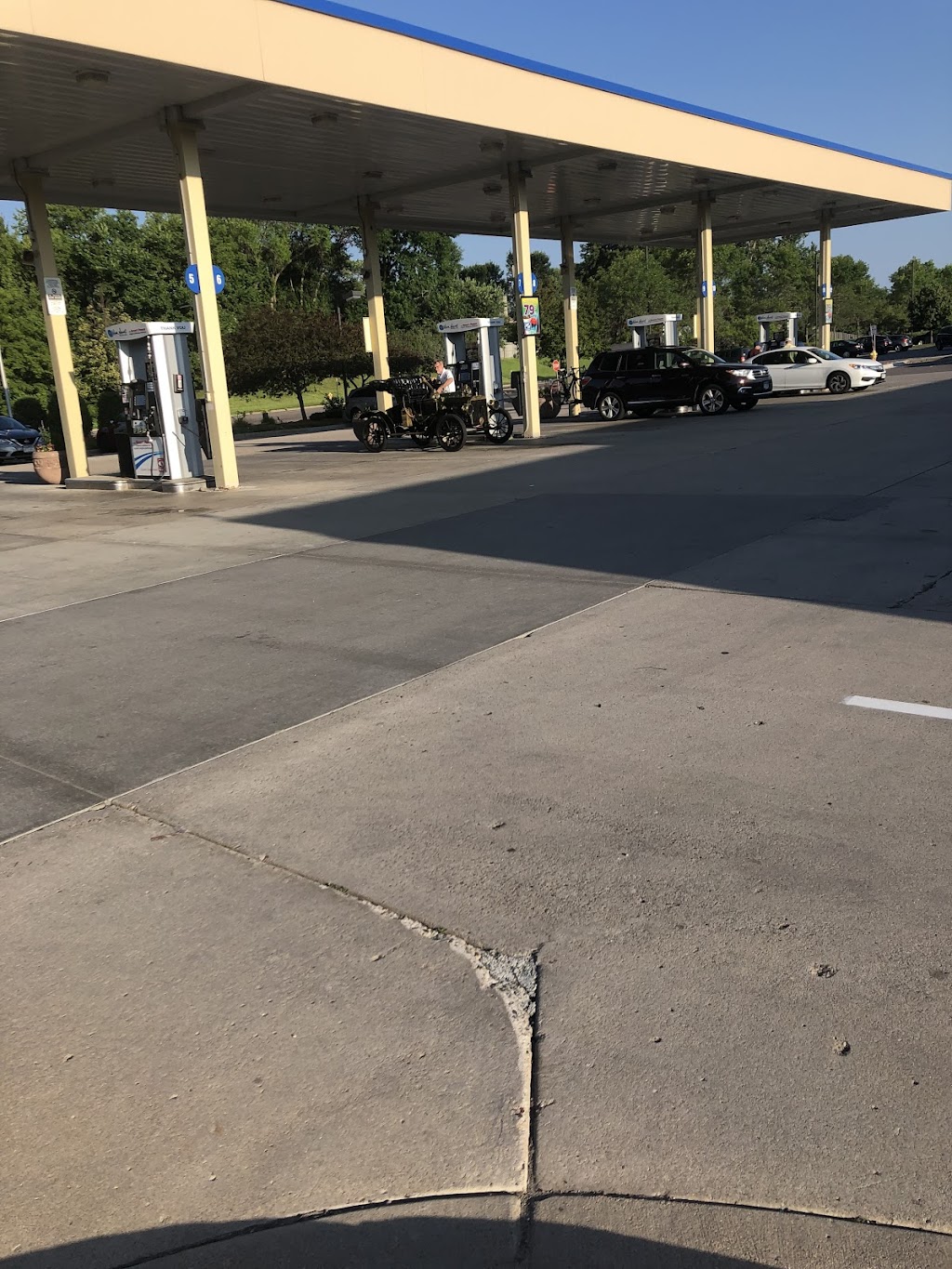 Holiday Stationstores | cafe | 189 Cheshire Ln, Plymouth, MN 55441, USA | 7634040599 OR +1 763-404-0599