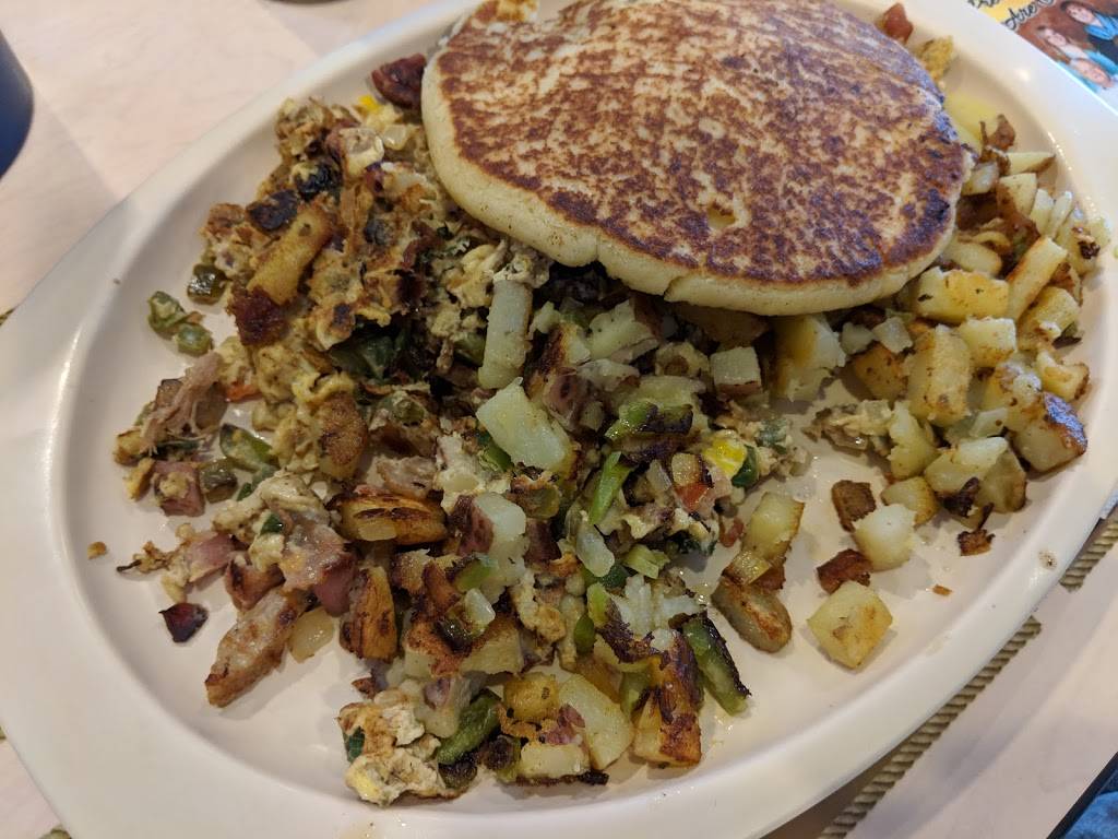 Claras North 65 Cafe | restaurant | 22938 US-65, Sedalia, MO 65301, USA | 6608293322 OR +1 660-829-3322