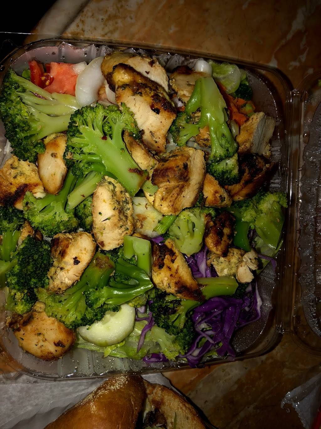 Avon Best Pizza & Grill | restaurant | 17 N Main St, Avon, MA 02322, USA | 5088572909 OR +1 508-857-2909