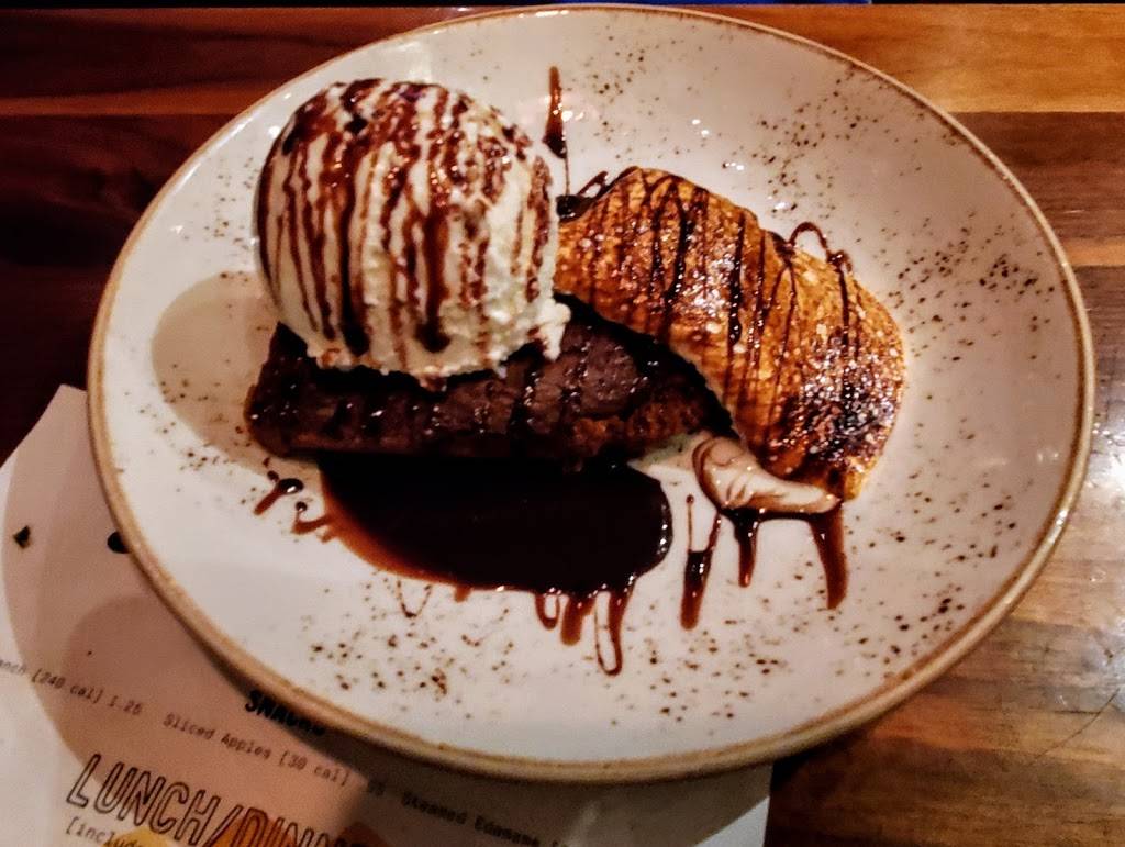 Lazy Dog Restaurant & Bar | restaurant | 598 Town Center Dr, Oxnard, CA 93036, USA | 8053514888 OR +1 805-351-4888