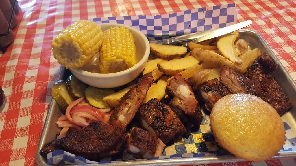 Famous Daves Bar-B-Que | restaurant | 20300 13 Mile Rd, Roseville, MI 48066, USA | 5862932900 OR +1 586-293-2900
