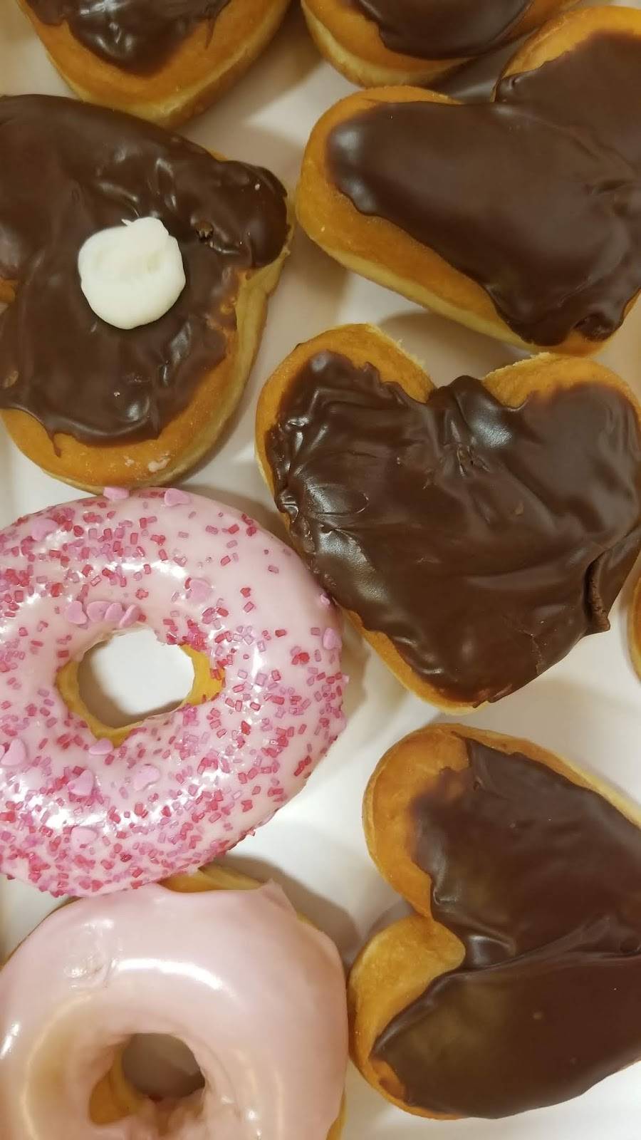 Dunkin | bakery | 801 Lee Rd, Orlando, FL 32810, USA | 4076221373 OR +1 407-622-1373