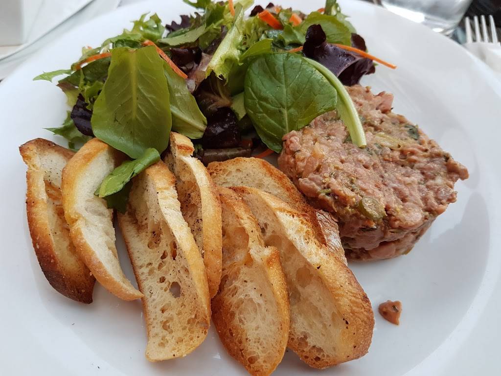 Restaurant Microbrasserie Noire et Blanche | restaurant | 196 Rue Saint-Eustache, Saint-Eustache, QC J7R 2L7, Canada | 4509836100 OR +1 450-983-6100