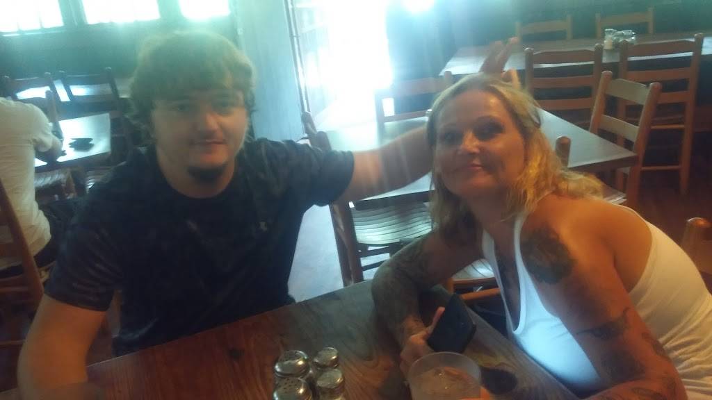 Louies On the Lake | restaurant | 2122, 1659 Lake Rabun Rd, Lakemont, GA 30552, USA | 7067823276 OR +1 706-782-3276