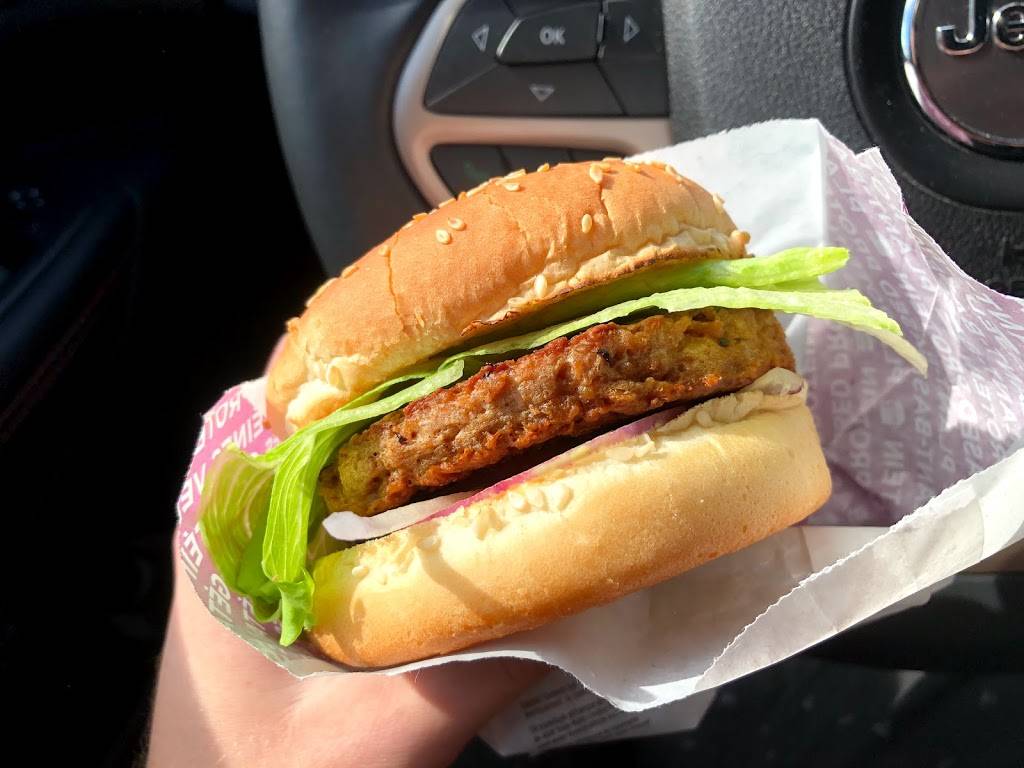 A&W Canada | restaurant | 1063 Chemong Rd, Peterborough, ON K9H 7R8, Canada | 7058740422 OR +1 705-874-0422