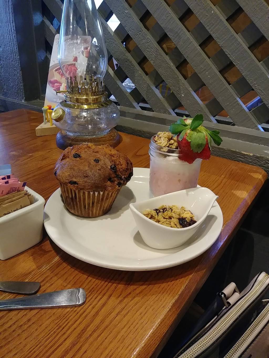 Cracker Barrel Old Country Store | restaurant | 1251 N Watson Rd, Arlington, TX 76006, USA | 8176335477 OR +1 817-633-5477