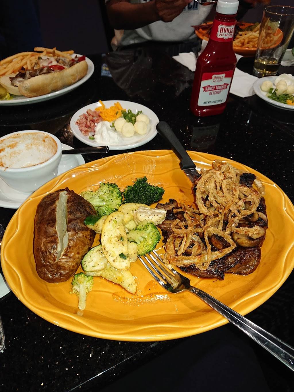 Magnims Restaurant | restaurant | 2027 Airway Blvd, El Paso, TX 79925, USA | 9157784241 OR +1 915-778-4241