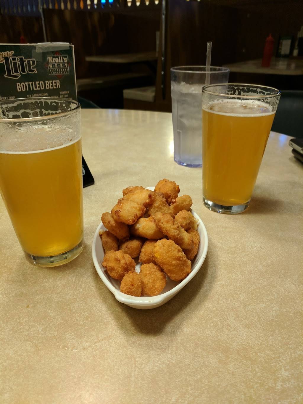 Krolls West | restaurant | 1990 S Ridge Rd, Ashwaubenon, WI 54304, USA | 9204971111 OR +1 920-497-1111