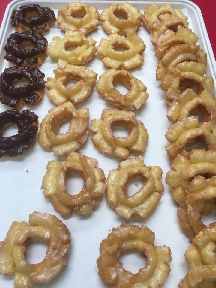 Donut Palace | bakery | 1911, 601 E Main St, Davis, OK 73030, USA | 5803692219 OR +1 580-369-2219