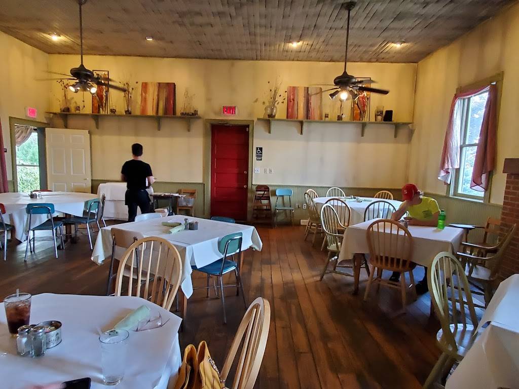 Red Rock Falls | restaurant | 664 PA-173, Slippery Rock, PA 16057, USA | 7244060806 OR +1 724-406-0806