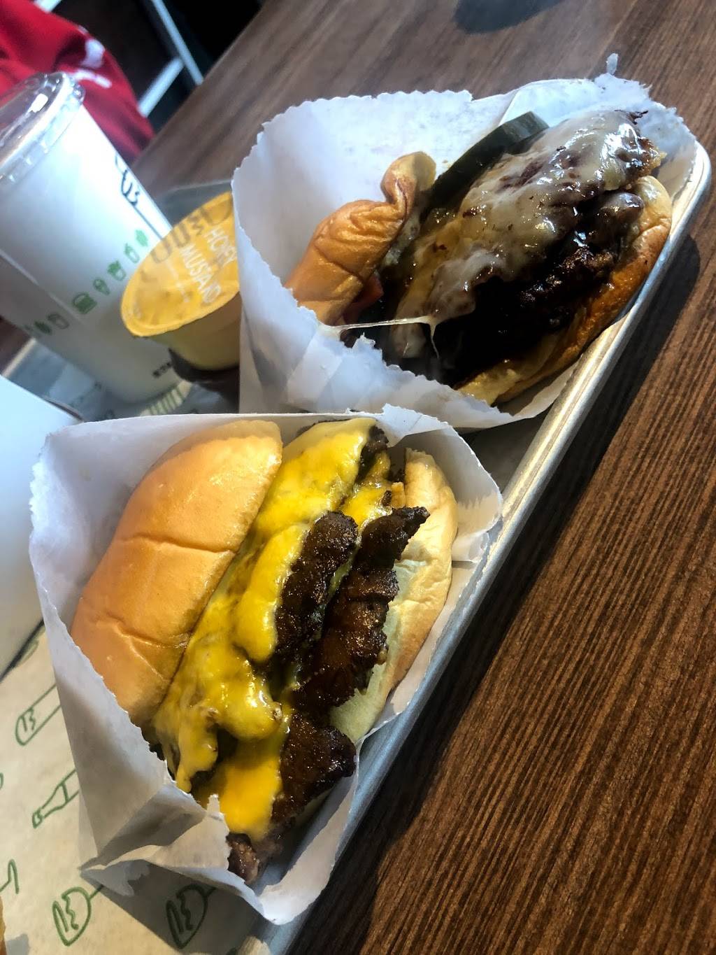 Shake Shack | restaurant | 200 N San Fernando Blvd, Burbank, CA 91502, USA | 7473333040 OR +1 747-333-3040