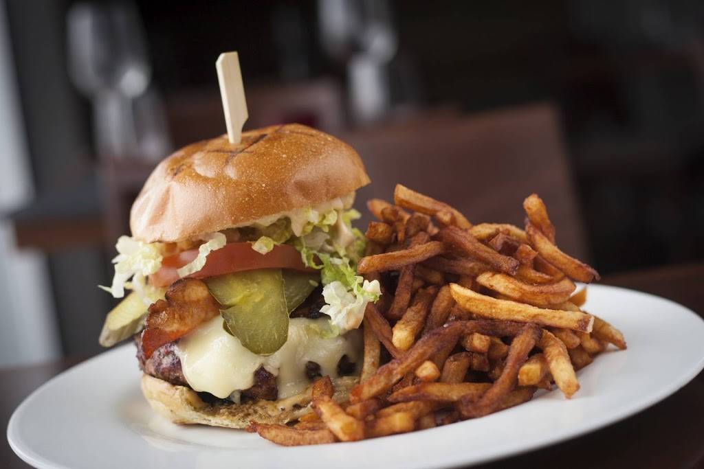 Charbois Rouge | restaurant | 1970 Rue Léonard-de-Vinci, Sainte-Julie, QC J3E 1Y8, Canada | 4509224400 OR +1 450-922-4400