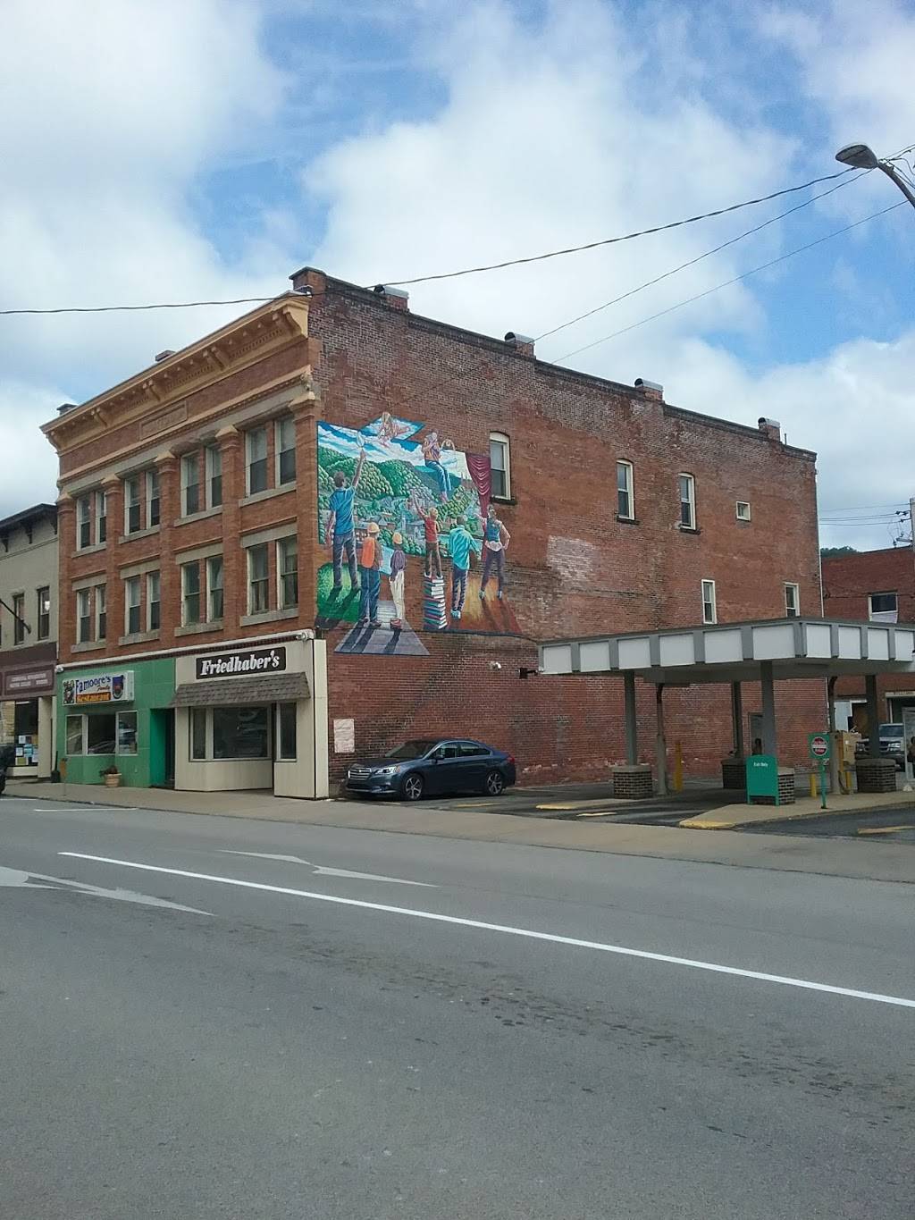 Famoores Family Restaurant | restaurant | 18 E 1st St, Oil City, PA 16301, USA | 8146764789 OR +1 814-676-4789