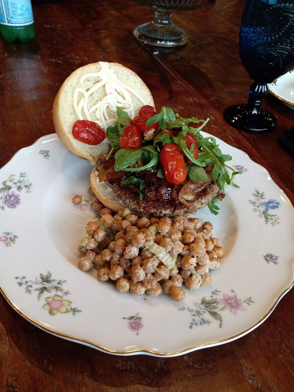 Three Cats | restaurant | 116 W 14 Mile Rd, Clawson, MI 48017, USA | 2482884858 OR +1 248-288-4858