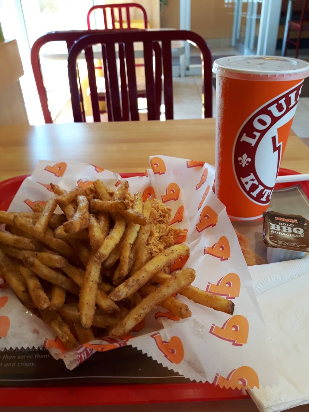 Popeyes Louisiana Kitchen | restaurant | 579 Kerr St #14, Oakville, ON L6K 3E1, Canada | 9053390909 OR +1 905-339-0909