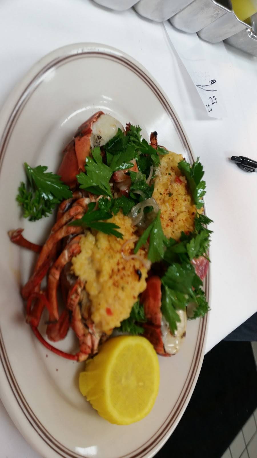 McCradys Tavern | restaurant | 2 Unity Alley, Charleston, SC 29401, USA | 8435770025 OR +1 843-577-0025