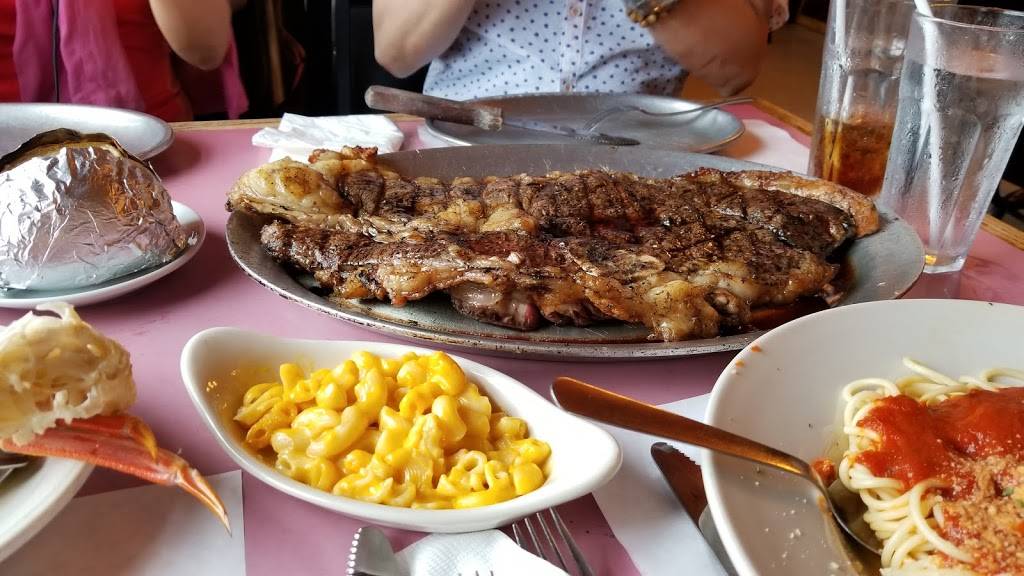 Dans Steak House | restaurant | 8512 US-211, Luray, VA 22835, USA | 5407436285 OR +1 540-743-6285