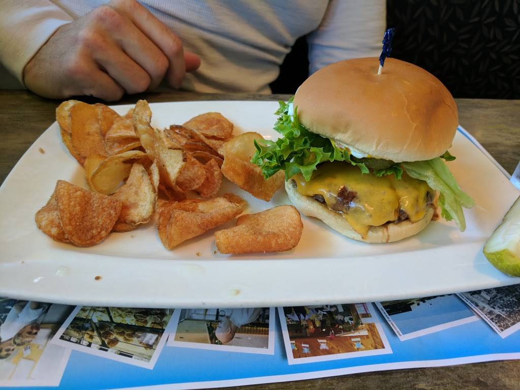 Schloegels Bay View Restaurant | restaurant | 2720 10th St, Menominee, MI 49858, USA | 9068637888 OR +1 906-863-7888