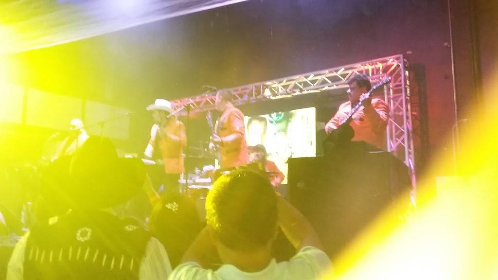 Candela Bar And Grill | restaurant | 8502 W Golf Rd, Niles, IL 60714, USA | 7738656741 OR +1 773-865-6741