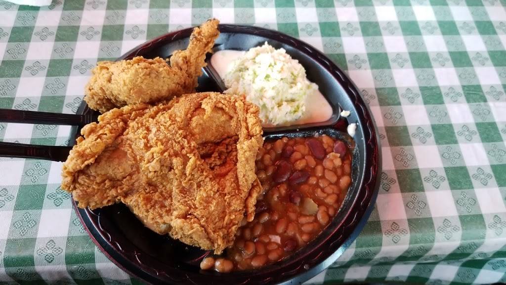 Champys Famous Fried Chicken | restaurant | 120 W E 2nd St, Muscle Shoals, AL 35661, USA | 2563899985 OR +1 256-389-9985