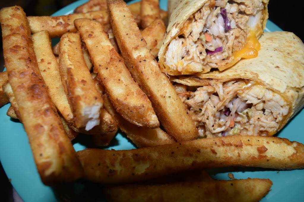 The Hangout Bar & Grill | restaurant | 6060 Veterans Pkwy, Columbus, GA 31909, USA | 7062214157 OR +1 706-221-4157