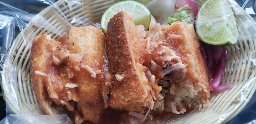 Tortas Ahogadas El Chivito | restaurant | 204 Crossroads Blvd, Balcones Heights, TX 78201, USA | 2103699638 OR +1 210-369-9638