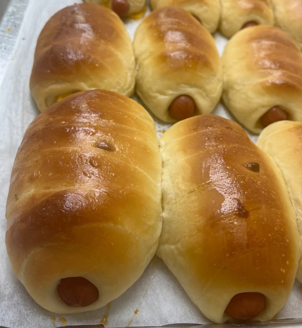 Arnolds Donuts and Coffee | bakery | 5883 Palmer Park Blvd Site B, Colorado Springs, CO 80915, USA | 7192478578 OR +1 719-247-8578