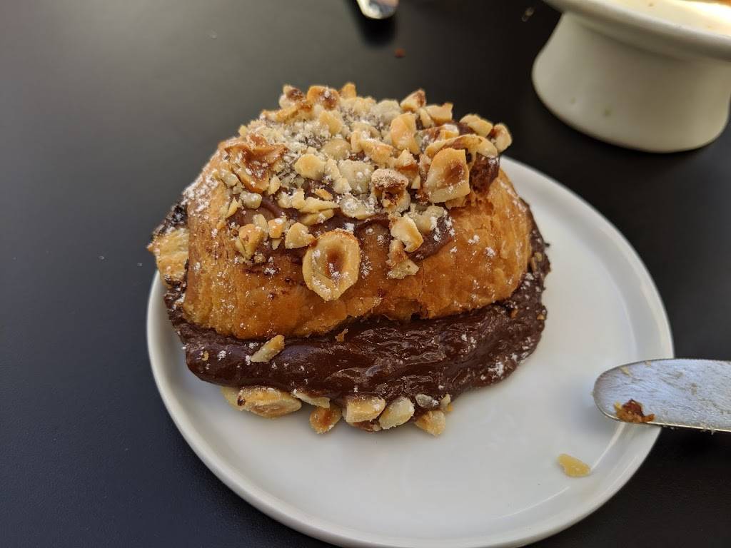 Carissas the Bakery | restaurant | 221 Pantigo Rd, East Hampton, NY 11937, USA | 6316045911 OR +1 631-604-5911