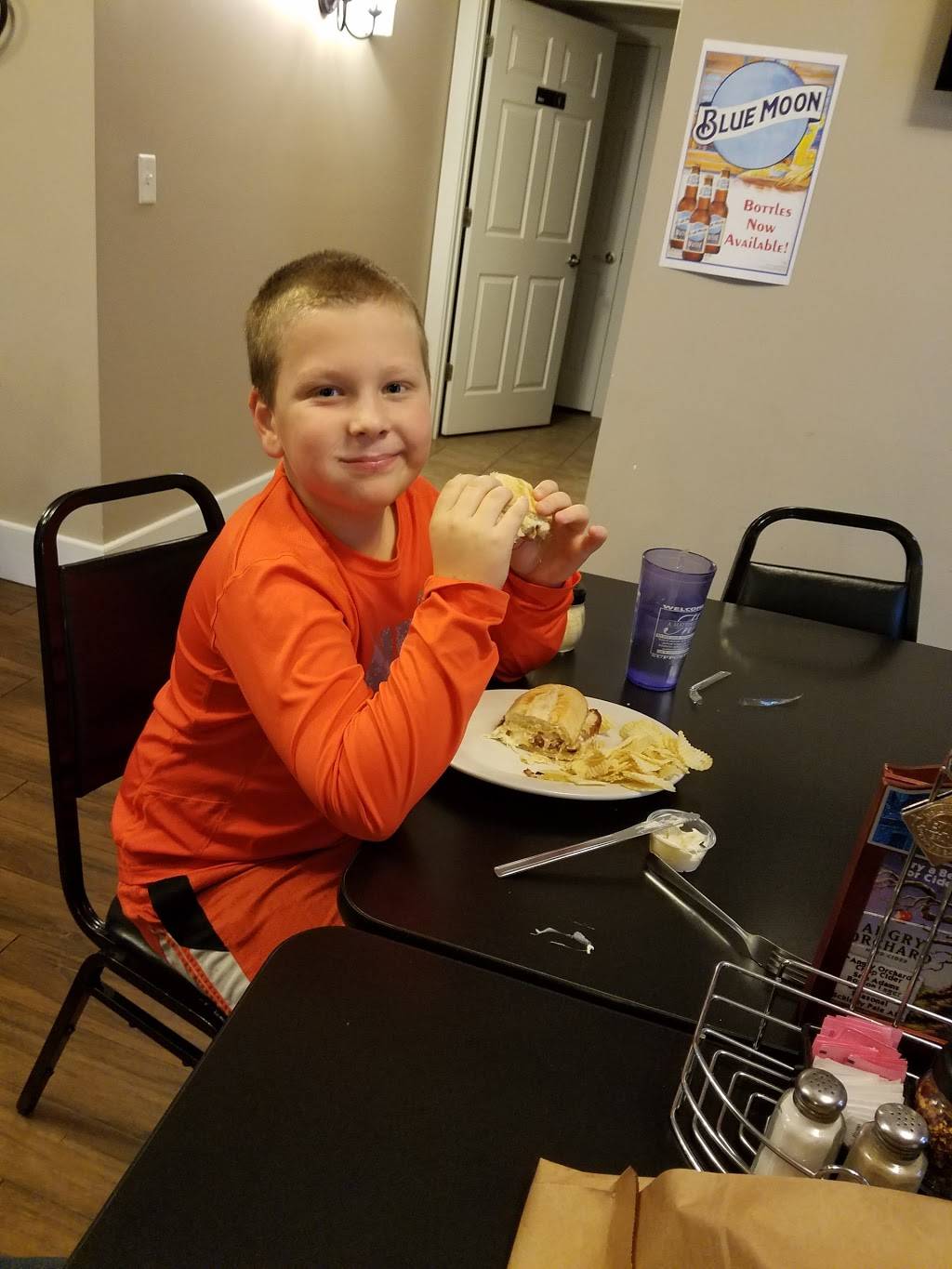 Joes pizza and pasta | restaurant | 117 N Main St, Columbia, IL 62236, USA | 6182817330 OR +1 618-281-7330