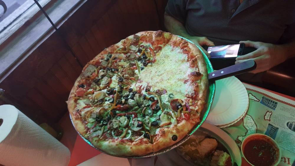 Caps Pizza | restaurant | 725 27th Ave SW, Vero Beach, FL 32968, USA | 7727702277 OR +1 772-770-2277