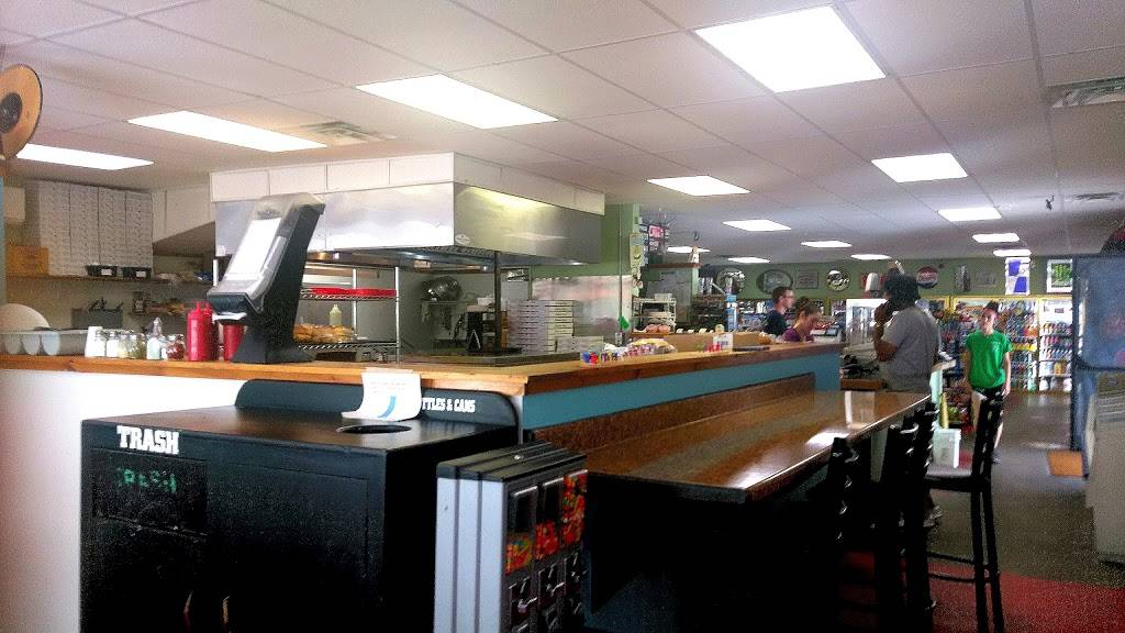 Heathcos Pizza and Variety | restaurant | 375 Court St, Auburn, ME 04210, USA | 2076899175 OR +1 207-689-9175