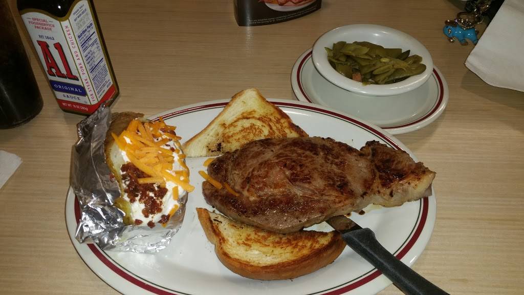 Huddle House | meal takeaway | 11 Corvette Dr, Litchfield, IL 62056, USA | 2173242212 OR +1 217-324-2212