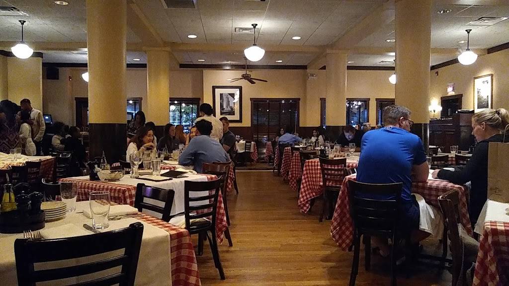 Maggianos Little Italy | restaurant | 240 Oakbrook Center, Oak Brook, IL 60523, USA | 6303680300 OR +1 630-368-0300