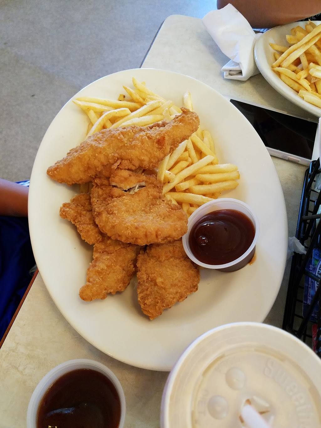 Bill & Beas Drive In | restaurant | 1215 Harrison Ave, Centralia, WA 98531, USA | 3607366697 OR +1 360-736-6697