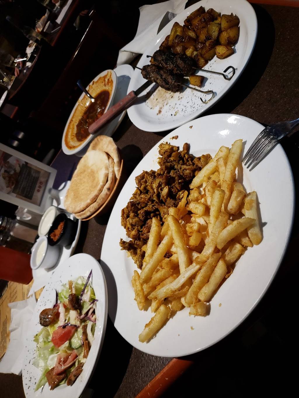 Montfort Mediterranean Grill | restaurant | 796 Brant St, Burlington, ON L7R 2J2, Canada | 9056321232 OR +1 905-632-1232